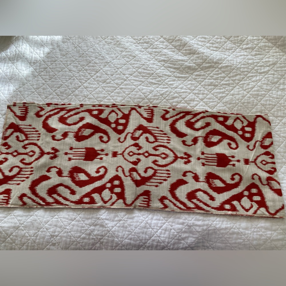 Damask Table Runner - Picture 4 of 10